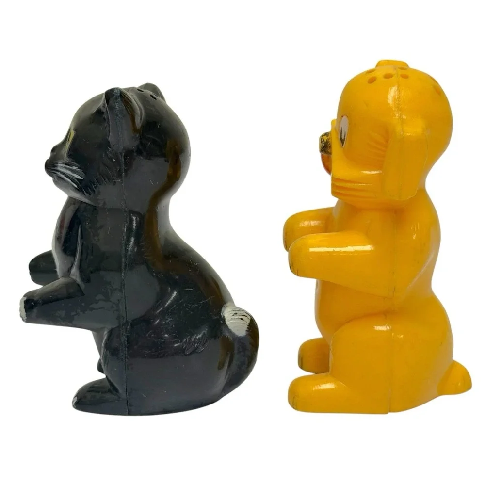 Vintage 1950s Plastic F&F Mold & Die Works Cat & Dog Salt & Pepper Shakers USA
